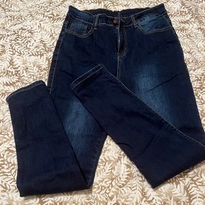 Stretch jeans size M. Never worn.